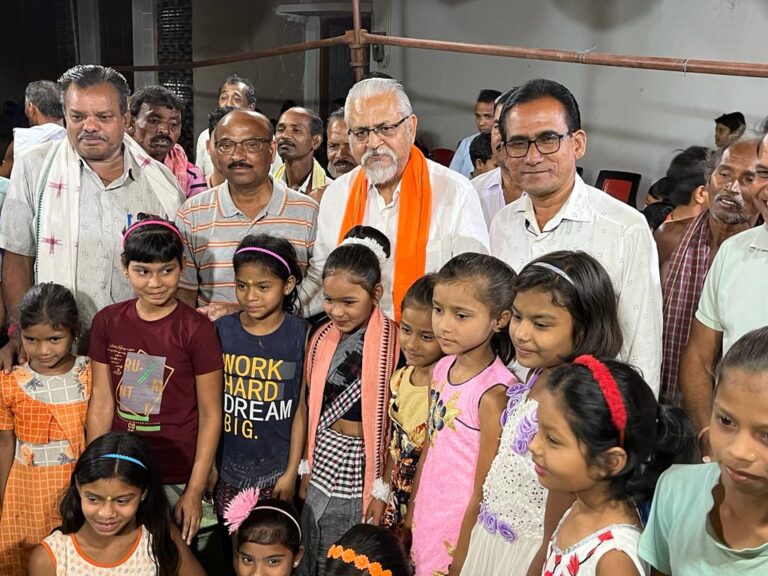 बसना – दुरुगपाली रामनवमी महोत्सव में शामिल हुए बेटी बचाओ बेटी पढ़ाओ के प्रदेश सदस्य डॉक्टर एन के अग्रवाल।