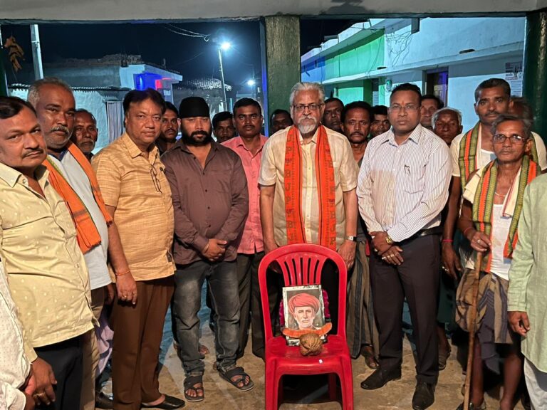 नौगड़ी में महात्मा ज्योतिबा फुले के जयंती पर मुख्य अतिथि के रूप में शामिल हुए बेटी बचाओ बेटी पढ़ाओ के प्रदेश सदस्य डॉक्टर एन के अग्रवाल।