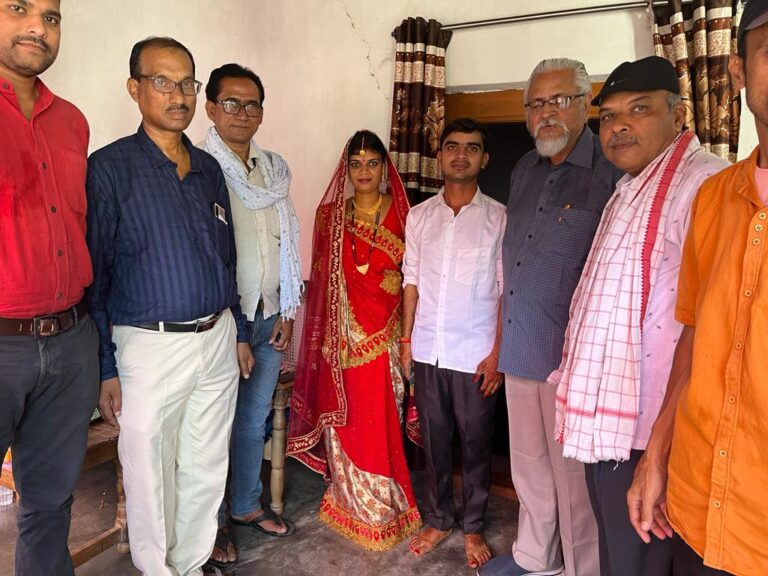 दुरुगपाली बंशीधर साव के बेटे खोवेश साव के विवाह कार्यक्रम में शामिल हुए बेटी बचाओ बेटी पढाओ के प्रदेश सदस्य डॉक्टर एन के अग्रवाल …