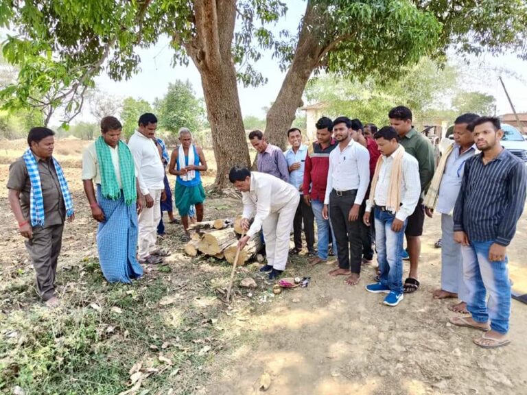 सरायपाली -/ ग्रामीणों की समस्याओं पर विधायक की घोषणा एक माह में ही निराकरण कर हुवा भूमिपूजन ,आजादी के बाद पहली बार गस्तीडीपा को मिलेगी डब्लूबीएम सड़क निर्माण की सौगात ।