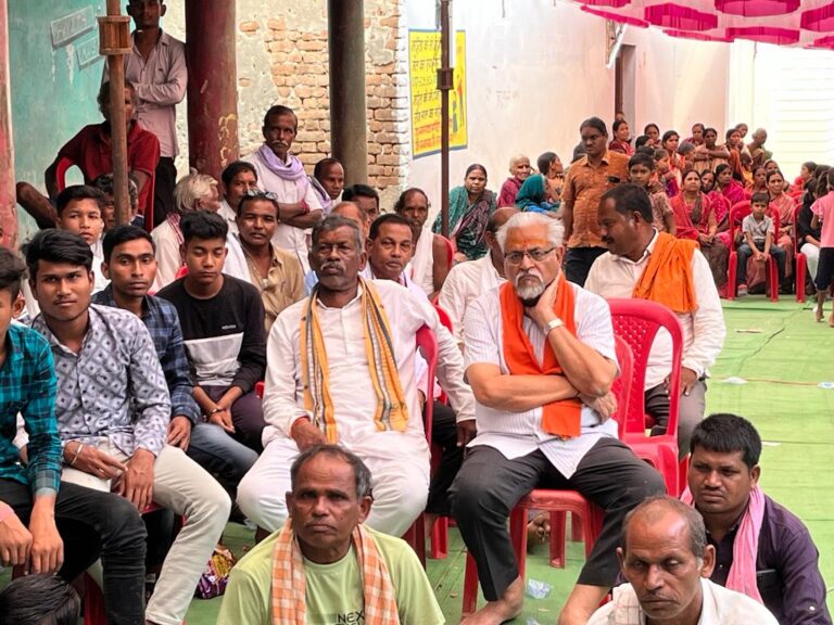 ग्राम सेमलिया मे आयोजित नामयग्य संकीर्तन मे बतौर मुख्य अतिथि सामिल हुए डा. एन.के.अग्रवाल।