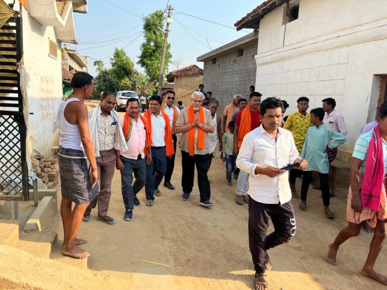 बसना – गोहेदादार श्री हरी संकीर्तन अष्ट प्रहरी नाम यज्ञ में मुख्य अतिथि के रूप में शामिल हुए बेटी बचाओ बेटी पढाओ के प्रदेश सदस्य डॉ एन.के. अग्रवाल ……