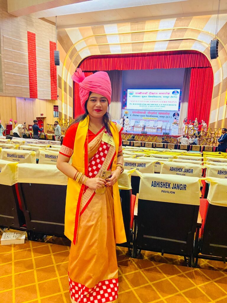 बसना -/ अल्का रानी प्रधान राज्यपाल, मुख्यमंत्री, कुलपति द्वारा चार गोल्ड मेडलों से सम्मानित किया गया, पं रविशंकर शुल्क विश्वविद्यालय के 26 वां दीक्षांत समारोह में सम्मानित