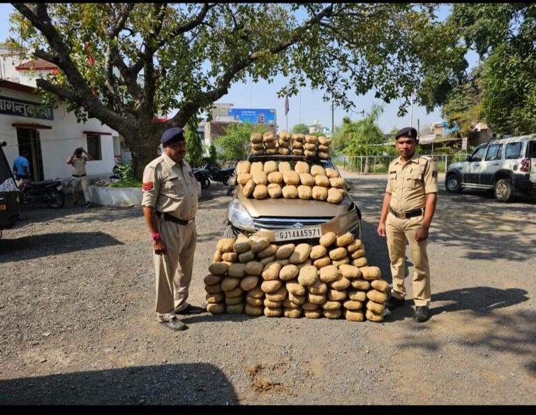 बसना-/ नाका तोड कर बसना सिटी तरफ भाग गए तस्कर पकड़ाने के डर से वाहन छोड़ फरार हो गए आरोपी