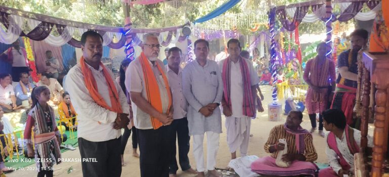 बसना – खैरखुंटा श्री हरी संकीर्तन अष्ट प्रहरी नाम यज्ञ में शामिल हुए बेटी बचाओ बेटी पढाओ के प्रदेश सदस्य डॉ एन.के. अग्रवाल ……