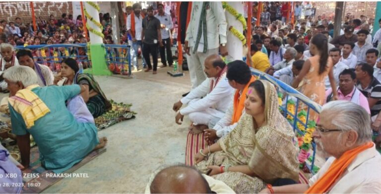 बसना – चारभाठा श्री हरी संकीर्तन अष्ट प्रहरी नाम यज्ञ में  शामिल हुए पूर्व विधायक रूपकुमारी चौधरी एवम बेटी बचाओ बेटी पढाओ के प्रदेश सदस्य डॉ एन.के. अग्रवाल ……