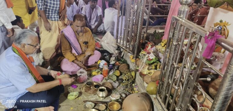बसना – जाड़ामुड़ा श्री हरी संकीर्तन अष्ट प्रहरी नाम यज्ञ में शामिल हुए बेटी बचाओ बेटी पढाओ के प्रदेश सदस्य डॉ एन.के. अग्रवाल ……