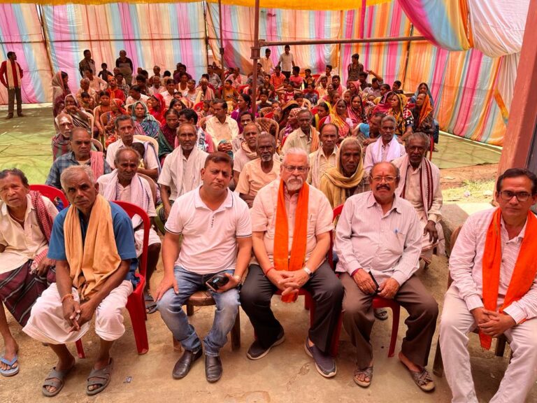 बसना विधानसभा अंतर्गत बेटी बचाओ बेटी पढ़ाओ के प्रदेश सदस्य डॉक्टर एनके अग्रवाल ने आज गधाभाठा में प्रधानमंत्री के मन की बात 101 वें एपिसोड को बीजेपी के कार्यकर्ताओं एवं ग्रामिणजनों के साथ सुना ।