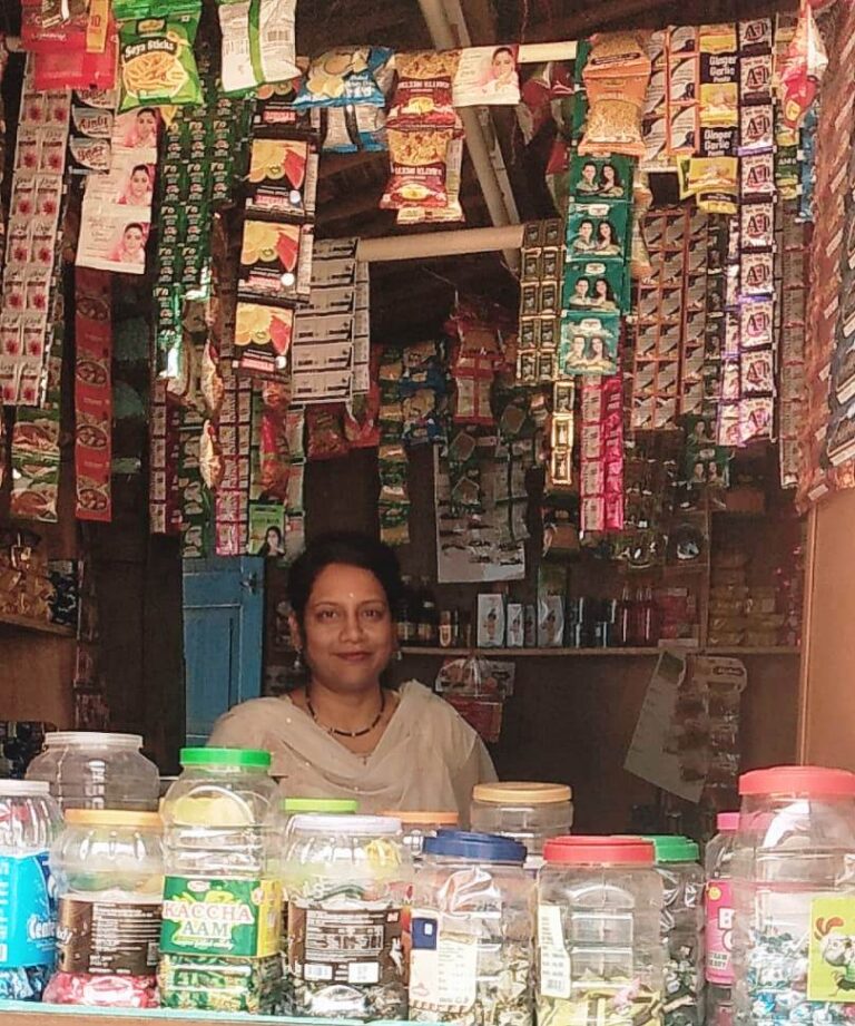 CG -/ व्यवसाय करने का सोच रही थी किंतु पैसों के अभाव के कारण व्यवसाय प्रारंभ नहीं हो पा रहा था इसी दौरान सरिता यादव इस छग सरकार के योजना का लाभ लेकर दुकान खोल डाली