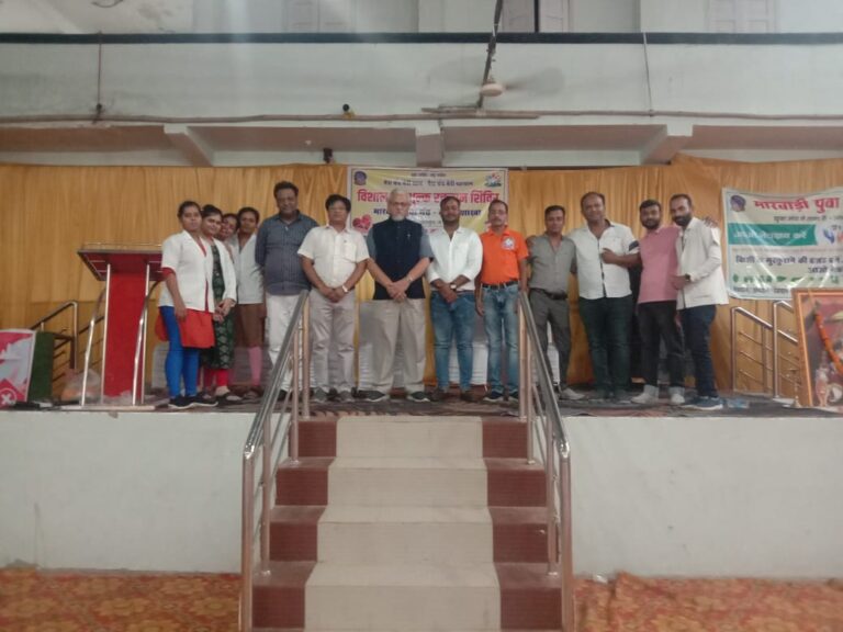 बसना-/ मारवाड़ी युवा मंच के शिविर 127 पुरुष एवं 35 महिला सहित कुल 162 लोगो ने रक्तदान किया।