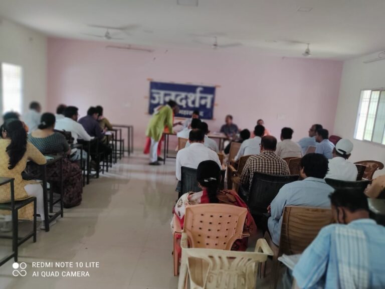 कलेक्टर के निर्देश पर तुरंत अमल ज़िले के सभी विकासखंडों में विकासखंड स्तरीय लगी जन चौपाल महासमुंद की जन चौपाल में 17 आवेदन आये अधिकारियों ने 6 आवेदनों आवेदनों का किया निराकरण