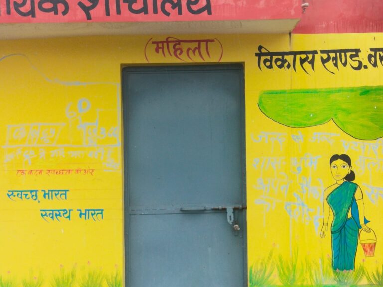 बसना -/ महिला सरपँच और उसके परिवार के खिलाप सरकारी दिवालो और चिट्ठी पर अश्लील शब्द लिख डाले तोड़फोड़ और जबरन कब्जा कर हत्या का प्रयास एफआईआर दर्ज ।