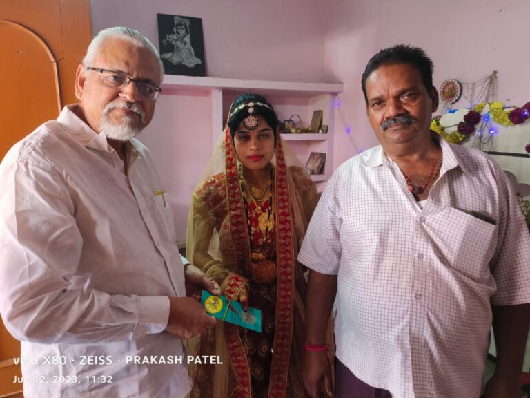 छादनपुर जगदीश पटेल के बेटे मनोज के विवाह कार्यक्रम में शामिल हुए बेटी बचाओ बेटी पढाओ के प्रदेश सदस्य डॉक्टर एन के अग्रवाल …