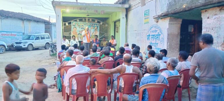 डॉक्टर एन के अग्रवाल ने रखा ग्राम पेंड्रावन एवं सलडीह में किसान चौपाल।