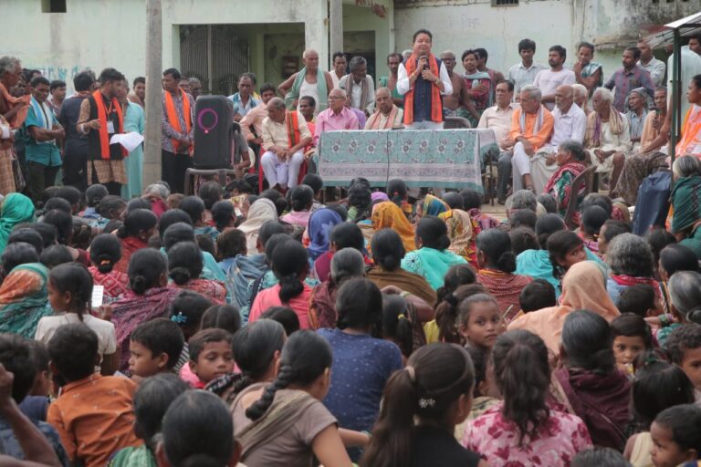भाजपा नेता डॉ.सम्पत अग्रवाल ने सांकरा मंडल के 06 गांवों मे  लोरम, डोंगरीपाली, बारिकपाली, लालमाटी, सलडीह एवं पेण्ड्रावन में जनसंपर्क किया