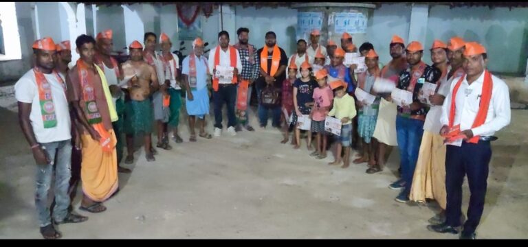 सरायपाली -/ केन्द्र सरकार की लोक जनकल्याकारी योजना को बताने और राज्य की भूपेश सरकार की विफलताओं को उजागर करने के लिए सरायपाली विधानसभा क्षेत्र के विभिन्न ग्रामों में प्रमोद सागर का जनसम्पर्क