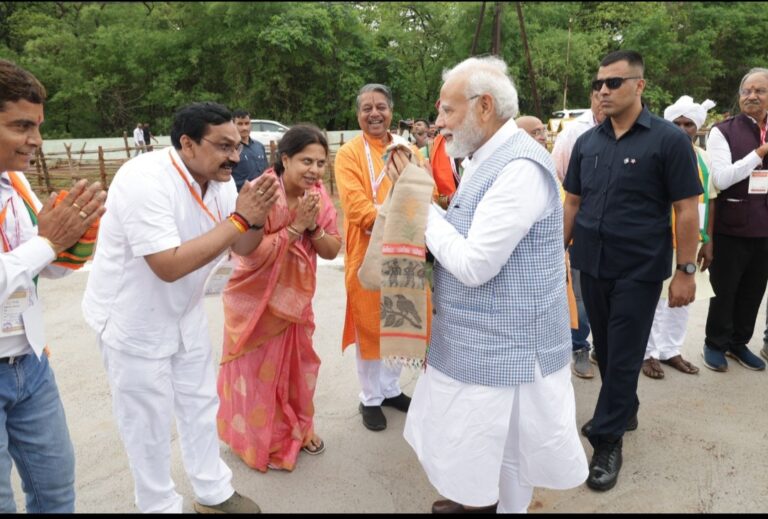 प्रधानमंत्री नरेन्द्र मोदी से भाजपा नेत्री रूपकुमारी चौधरी ने की सौजन्य मुलाकात