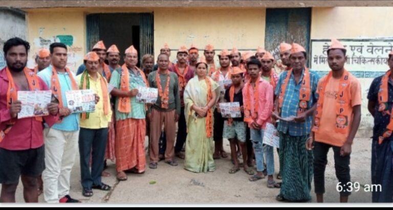 सरायपाली -/ समर्थन अभियान में मोदी के समर्थन में मिस्ड कॉल करवाए गए जनपद पंचायत अध्यक्ष सरायपाली श्रीमती कुमारी भास्कर सहित कई कार्यकर्ताओ ने लिया हिस्सा ।