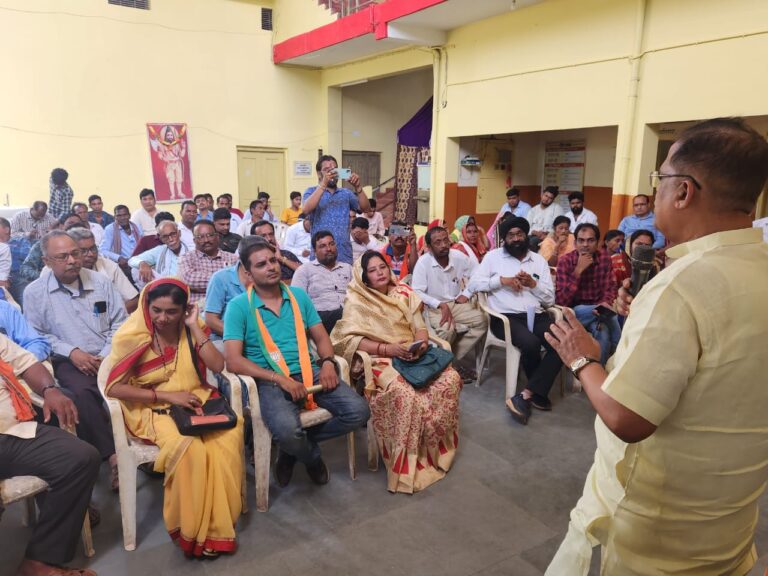 ( छत्तीसगढ़ बसना ) घोषणा पत्र पर राय क्या काँग्रेस से ज्यादा समर्थन मूल्य में धान खरीदी करेगी बीजेपी और प्रति एकड़ कितने मात्रा में खरीदी की बात और क्या है खास जानें पूर्व कैबिनेट मंत्री अमर अग्रवाल का बसना प्रवास, समाज प्रमुखों एवं व्यापारियों की क्या है राय ?