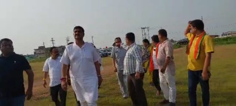 सरायपाली -/ केंद्रीय गृहमंत्री अमित शाह छत्तीसगढ़ दौरे पर सरायपाली के इस गांव में विशाल जन सभा को करेंगे सम्बोधित बताया जा रहा है कि प्रदेश की बची हुई सीटों के प्रत्याशियों को लेकर भी चर्चा होगी ।