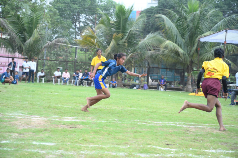 छत्तीसगढ़िया ओलंपिक का आगाज हो गया रोमांच से भरपूर छत्तीसगढ़ी संस्कृति में रची-बसी पारंपरिक खेलों की इस प्रतियोगिता में खिलाड़ी एक-दूसरे से पूरी जोर आजमाईश करते हुए नजर आए।