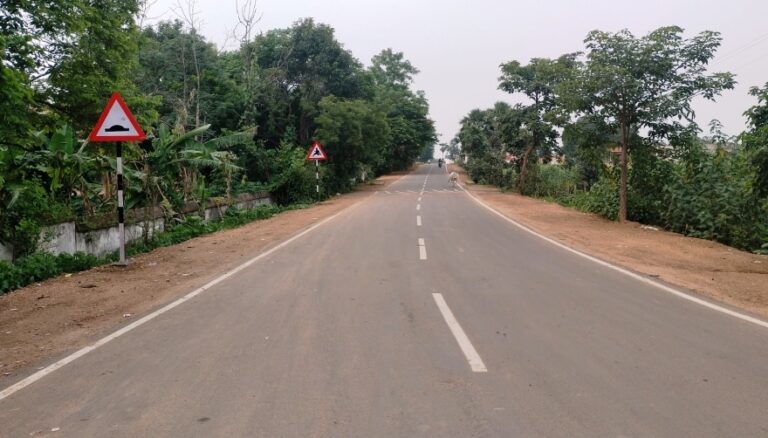 बसना:  27 गांव के लिए आवागमन हुआ सुगम सांकरा से झगरेनडीह सड़क बनने से विकासखण्ड मुख्यालय पिथौरा जाने के लिए 17 किलोमीटर की दूरी हुई कम