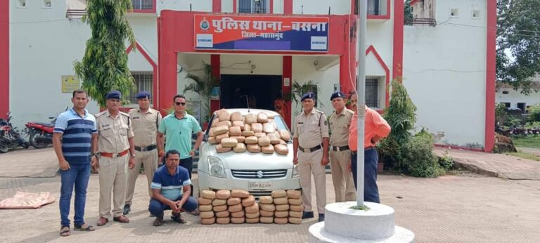 महासमुन्द बसना पुलिस टीम के द्वारा सीटी ग्राउण्ड के सामने पदमपुर रोड बसना में संदिग्ध वाहनों की चेकिंग दौरान 110 किलो गांजा एवं दो वाहन के साथ 03 तस्कर गिरफ्तार।