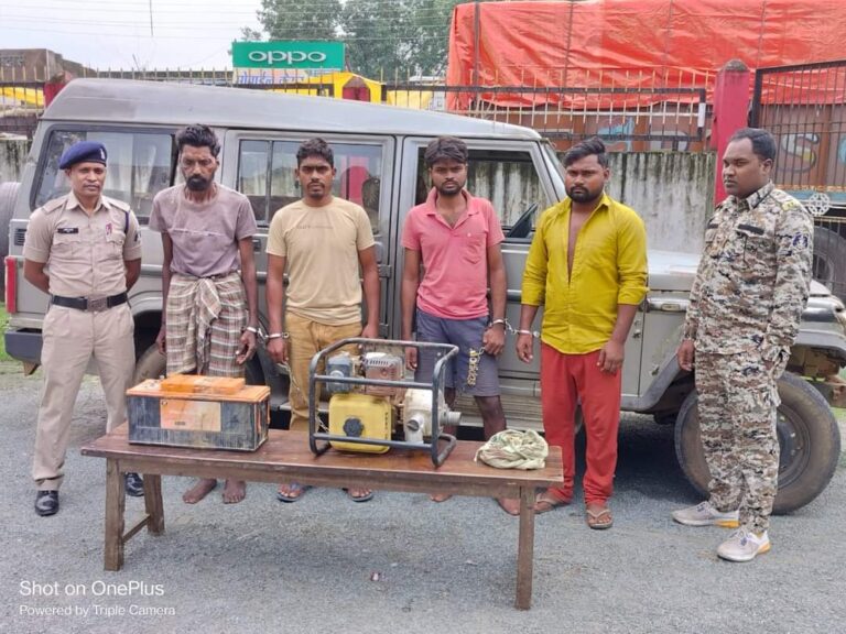 रायगढ़ : बोलेरो वाहन से सेट्रिंग प्लेट चुराने आए 4 आरोपी गिरफ्तार, आरोपियों से बोलेरो वाहन समेत ₹3,34,000 की सम्पति जप्त लैलूंगा पुलिस ने चारों आरोपियों को गिरफ्तार कर भेजा रिमांड पर…….