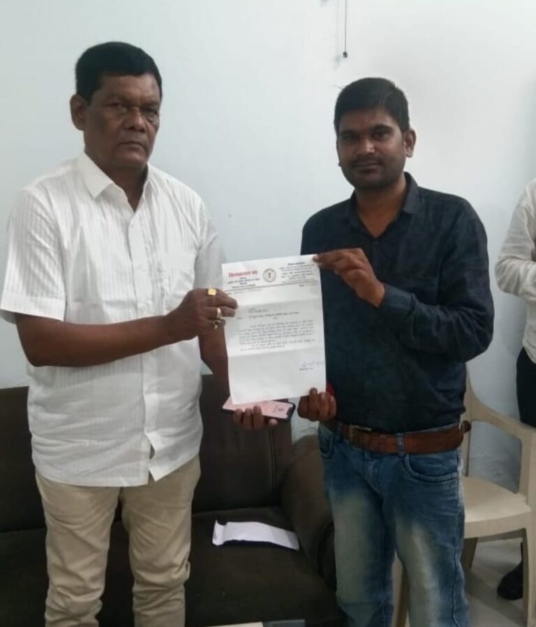 सरायपाली विधायक किस्मत लाल नंद द्वारा ग्राम लोहड़ीपुर निवासी अनुराग नायक को विधायक प्रतिनिधि नियुक्त किया है क्या कहा नायक ने । सरायपाली विधायक किस्मत लाल नंद द्वारा ग्राम लोहड़ीपुर निवासी अनुराग नायक को विधायक प्रतिनिधि नियुक्त किया है क्या कहा नायक ने ।