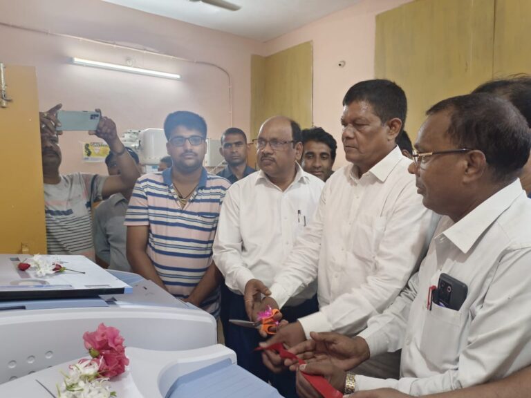 सरायपाली में लगातार एक के बाद एक निजी अस्पताल खुलते जा रहा है लेकिन  100 बिस्तर का अस्पताल 50  और इसके बाद 30 बिस्तरों में सिमट गया विधायक ने आज एक्सरे मशीन का सौगात देते हुए क्या कहा । सरायपाली में लगातार एक के बाद एक निजी अस्पताल खुलते जा रहा है लेकिन  100 बिस्तर का अस्पताल 50  और इसके बाद 30 बिस्तरों में सिमट गया विधायक ने आज एक्सरे मशीन का सौगात देते हुए क्या कहा ।