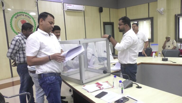 महासमुंद / रेत खदान समूहों के नीलामी (रिवर्स ऑक्शन) के माध्यम से लॉटरी सिस्टम से दो आवेदकों का नाम