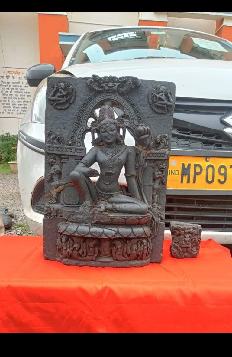 महासमुन्द -/ 2 करोड़ रु की प्राचीनतम मूर्ति की तस्करी करते 03 अंतरर्राज्जीय तस्कर गिरफ्तार मूर्ति की अंतरराष्ट्रीय बाजार में कीमत लगभग 2,50,00000₹(दो करोड़ पचास लाख रुपये)