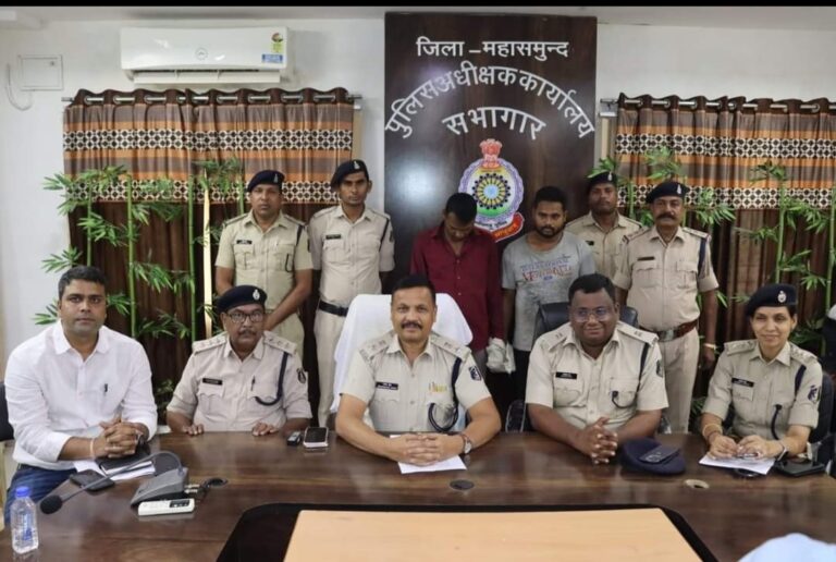 महासमुन्द : वर्ष 2023 में अब 74 प्रकरणों में 140 आरोपीयों को गिरफ्तार करते हुये कुल 12 करोड 70 लाख रूपये का 5814 किलोग्राम गांजा एवं लगभग 2.5 करोड कीमत के 64 वाहन किया जा चुका है जप्त।