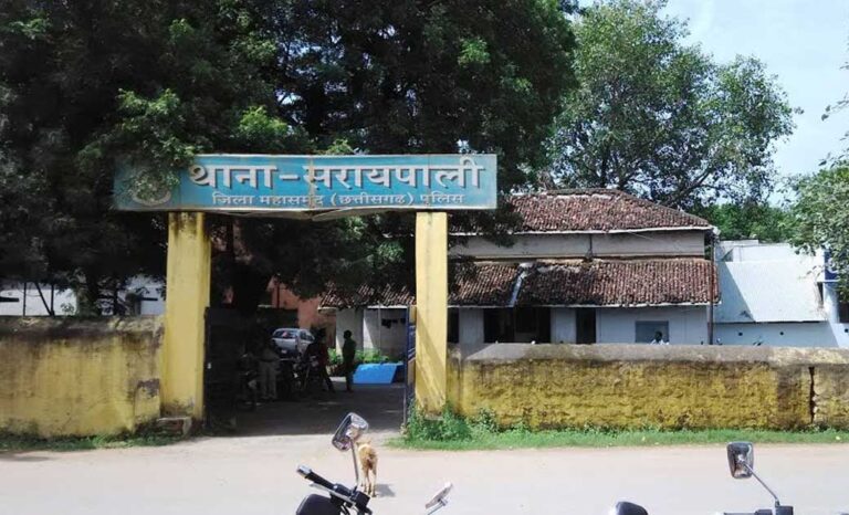 सरायपाली : टी स्टोर्स पर उधार और सराब के लिए पैसे नही देने पर चाकू से हमला बचाने आई पत्नी के साथ भी हमला एफआईआर दर्ज 112 ने पहुचाया CHC रेफर के बाद भारती अस्पताल में चल रहा है इलाज