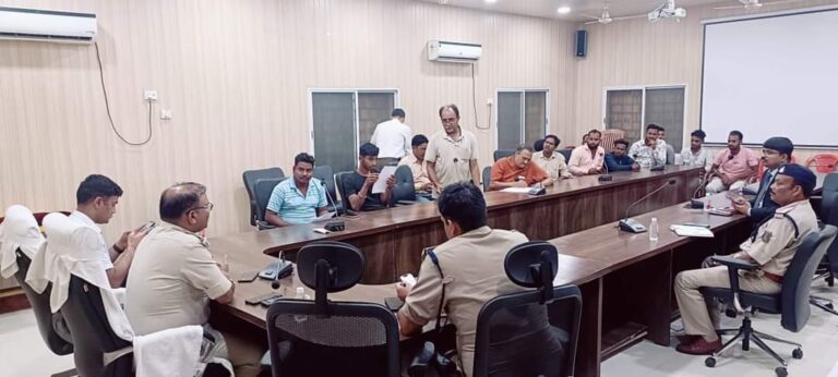 रायगढ़ :  ध्वनि प्रदूषण को लेकर सख्त प्रशासन एवं पुलिस, नियमों के उल्लंघन पर होगी कार्रवाई  एडिशनल एसपी ने डीजे संचालक, मैरिज गार्डन/ होटल प्रबंधन की पुलिस कंट्रोल में लिया गया बैठक….