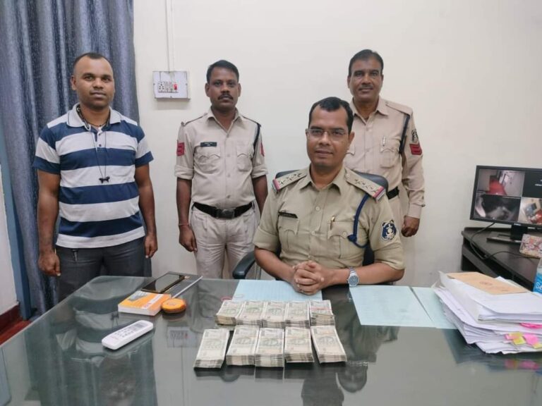रायगढ़ : पुलिस और फ्लाइंग स्क्वॉड की जांच में वाहनों से नगद रुपयों का मिलना जारी ₹5,00,000 कैश, आचार संहिता नियमों के उल्लंघन पर पूंजीपथरा पुलिस ने की कार्रवाई…..
