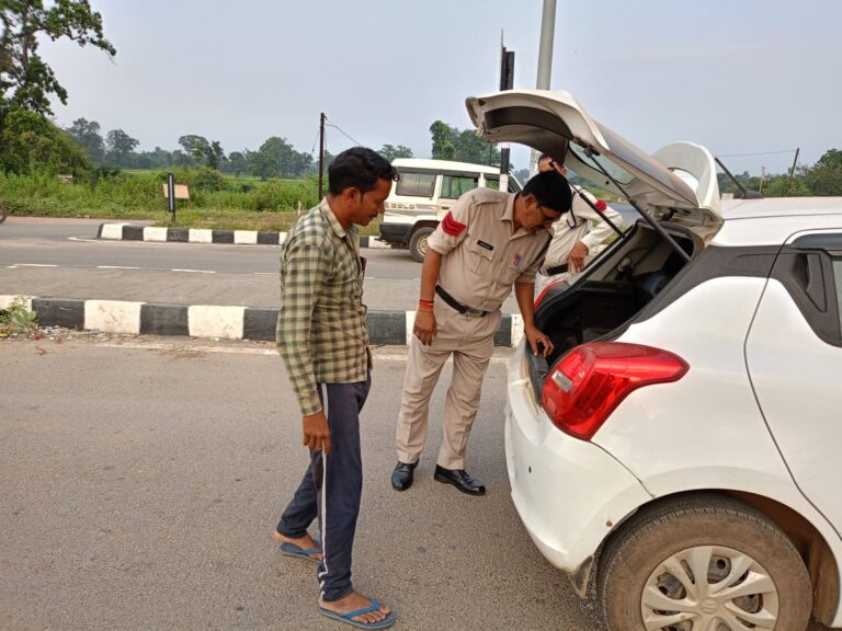 महासमुन्द के सभी थानों में 299 वाहन चालकों के विरुद्ध कार्यवाही करते हुए 1,08,200/-( एक लाख आठ हजार दो सौ रुपये) समन शुल्क वसूल किया गया।