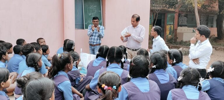 महासमुन्द :मिडिल स्कूल खट्टा में व्यावसायिक कक्षाओं की शुरुआत