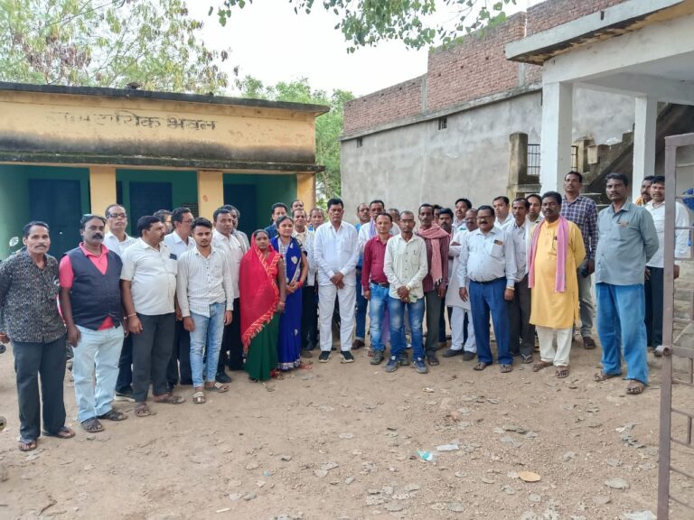 सरायपाली : किस्मत लाल नंद का टिकट कट जाने से कई कांग्रेस कार्यकर्ताओं में हताशा आश्चर्यचकित ,गांड़ा समाज के ब्लाक अध्यक्ष ने कहा दोबारा किस्मत लाल नंद को प्रत्याशी बनाए जाने की मांग , लगाए कई गंभीर आरोप कहा टिकट नही मिलने पर समाज के समर्थन में लड़ाएंगे चुनाव ।