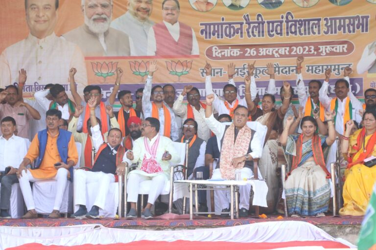 बसना विधानसभा भाजपा प्रत्याशी डॉ. सम्पत अग्रवाल और सरला कोसरिया ने दाखिल किया नामांकन,  महासमुंद में गरजे असम के सीएम हिमंता, नामांकन रैली के बाद जनसभा में कांग्रेस पर साधा निशाना