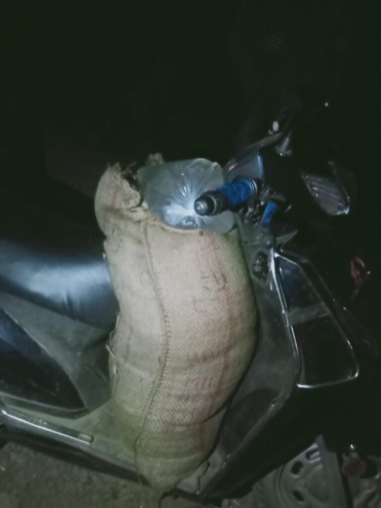 सरायपाली : फ्लाइंग स्क्वाड की टीम निकले चालाक रात 8 बजे संदेह के आधार पर धरा गया माफिया ।