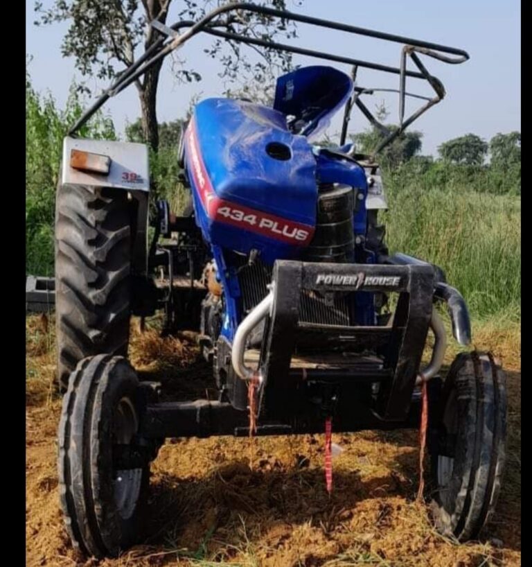 CG : गोमर्डा अभ्यारण्य क्षेत्र से लगे ग्राम सराईपाली, सोडिका के जंगलों में हांथी का झुंड ने ट्रेक्टर को चपेट मे लिया