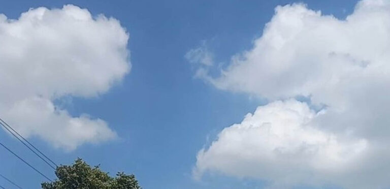 छत्तीसगढ़ : प्रदेश में मौसम शुष्क बना हुआ है देर रात के बाद आउटर क्षेत्रों में गुलाबी ठंड शुरू हो गई है।