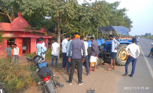 बसना : नेसनल हाइवे में विपरीत दिशाओं में चल रहे बड़े वाहन बन रहे लोगों के लिए जान का खतरा कई की तो मौत हो चुकी है ।