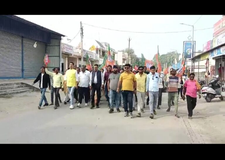 महासमुन्द :वीडियो  भाजपा का आरोप पिथौरा स्वास्थ केन्द्र में इलाज के अभाव के साथ साथ कर्मचारियों पर भी गंभीर आरोप सौपा ज्ञापन ।