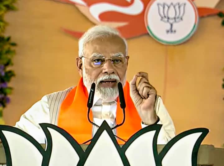 महासमुन्द पीएम मोदी का दौरा महासमुन्द से गुजर कर जाने वाले वाहनों के लिए मार्ग व्यवस्था एवं, अलग अलग दिशाओं से कार्यक्रम में सम्मिलित होने वाले , VIP , पुलिस अधिकारी ,कार्यकर्ताओं , नागरिक देखें मार्ग एवं वाहन पार्किंग स्थल ।