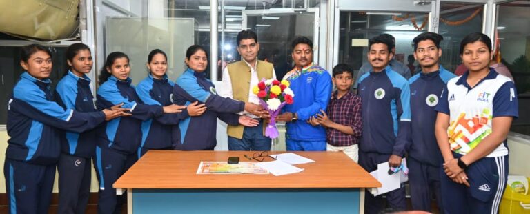 रायपुर : संयुक्त अरब अमीरात में होने वाले कराते प्रतियोगिता में छत्तीसगढ़ की कु.स्नेहा बंजारे और देवाशीष यादव लेंगे हिस्सा राजस्व एवं आपदा प्रबंधन और खेल एवं युवा कल्याण मंत्री श्री टंकराम वर्मा