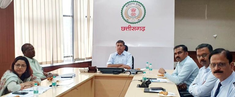 रायपुर : सड़क सुरक्षा संबंधी जन जागरूकता कार्यक्रमों का हो आयोजन: