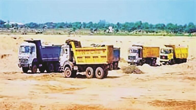 छत्तीसगढ़ : खनिज टीम से मारपीट के बाद खनन माफियाओं के हौसले बुलंद, अवैध खनन कर पांच गुनी महंगी बेच रहे रेत,