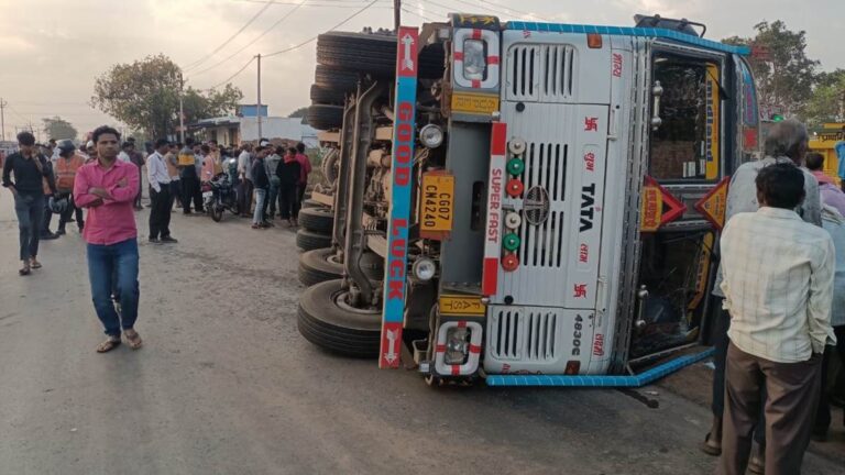 रायपुर में रफ्तार का कहर, बेकाबू ट्रक ने सड़क किनारे पैदल जा रही महिला को रौंदा, मौके पर ही मौत, लोगों ने किया चक्काजाम